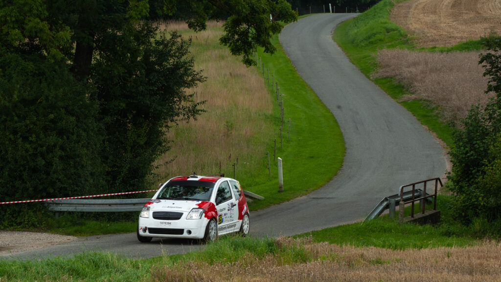 Det kuperede taerraen omkring Glud var udfordrende for deltagerne