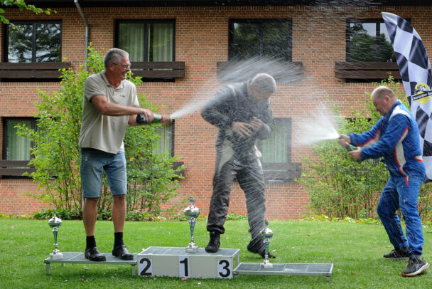 Heino Mejer fejres for sin 7. generelle sejr i Munkebjerg Hillclimb