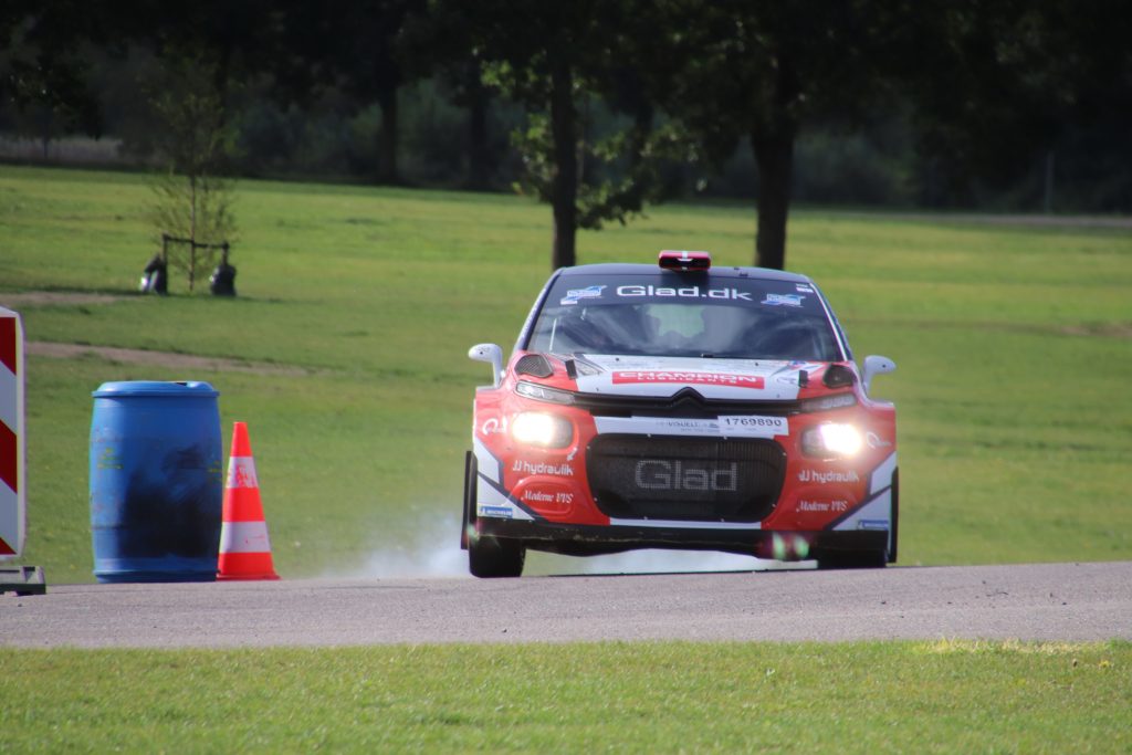 Kenneth Madsen var bedst blandt koererne i de firhjulstrukne biler paa Dyrskuepladsen i Roskilde foto Allan Christiansen
