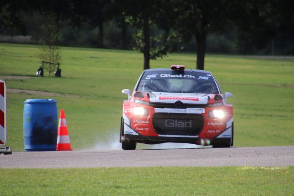 Kenneth Madsen var bedst blandt koererne i de firhjulstrukne biler paa Dyrskuepladsen i Roskilde foto Allan Christiansen