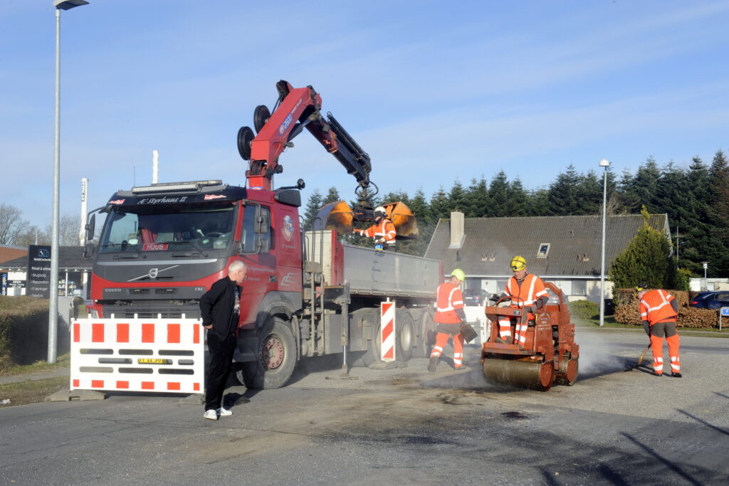 Classic Race Viborgs direktoer Nils Holm kikkede forbi da vejarbejderne gik i gang foto Classic Race Viborg 1