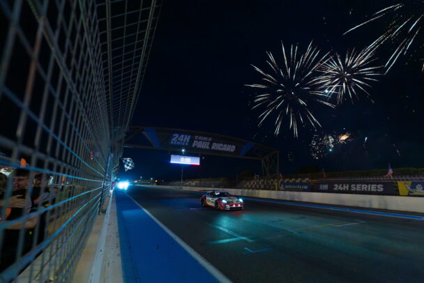 Marco Gersager fik lov til at koere racerbilen over maalstregen foto Cardoso Hugo Photography