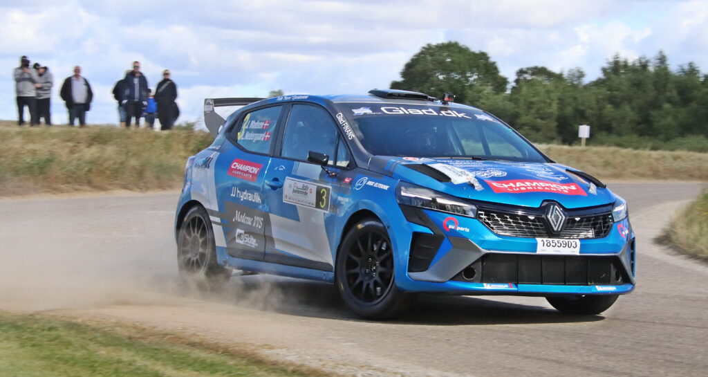Jacob Madsen og Line Nedergaard tog andenpladsen i deres foerste hjemmebanestart i Glad Sports Renault Clio Rally3