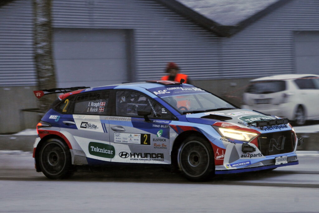 Selv om vejene ikke var snedaekkede ligesom til premieren var underlaget stadig fedtet for Ib Kragh