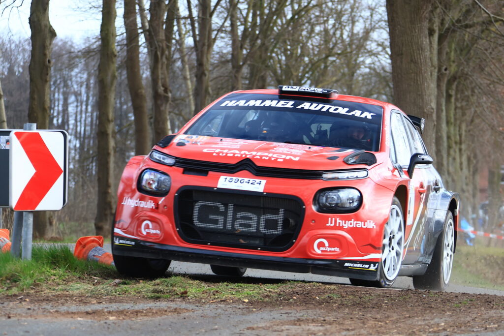 Kenneth Madsen og Mads Dalsager fik sig en forskraekkelse under det franske loeb foto Sascha Dorrenbacher